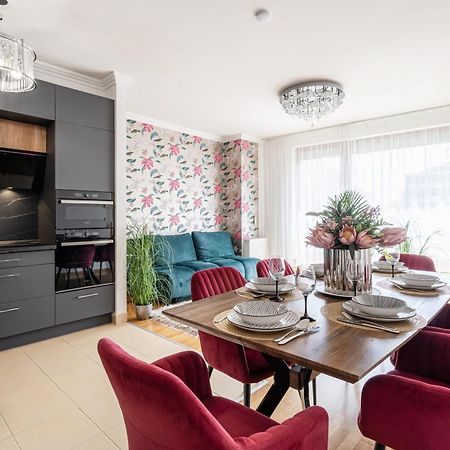 Penthouse Three Bedrooms, Three Balconies Apartment With Free Parking In Kiraly Street ブダペスト エクステリア 写真