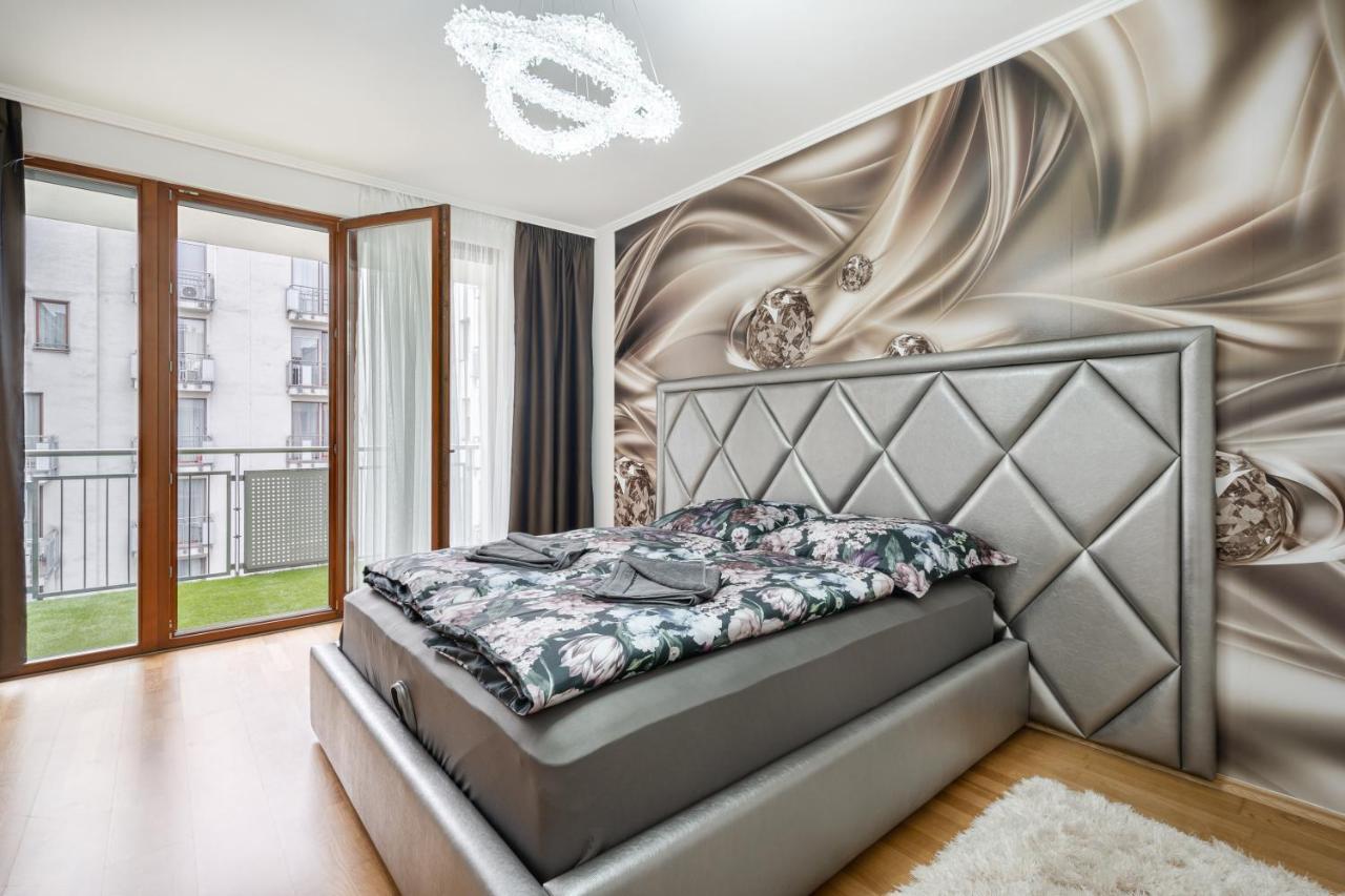 Penthouse Three Bedrooms, Three Balconies Apartment With Free Parking In Kiraly Street ブダペスト エクステリア 写真