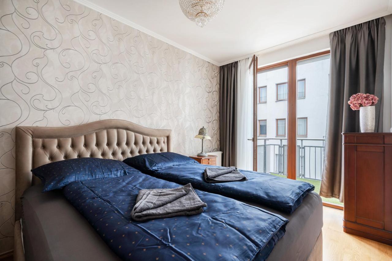 Penthouse Three Bedrooms, Three Balconies Apartment With Free Parking In Kiraly Street ブダペスト エクステリア 写真