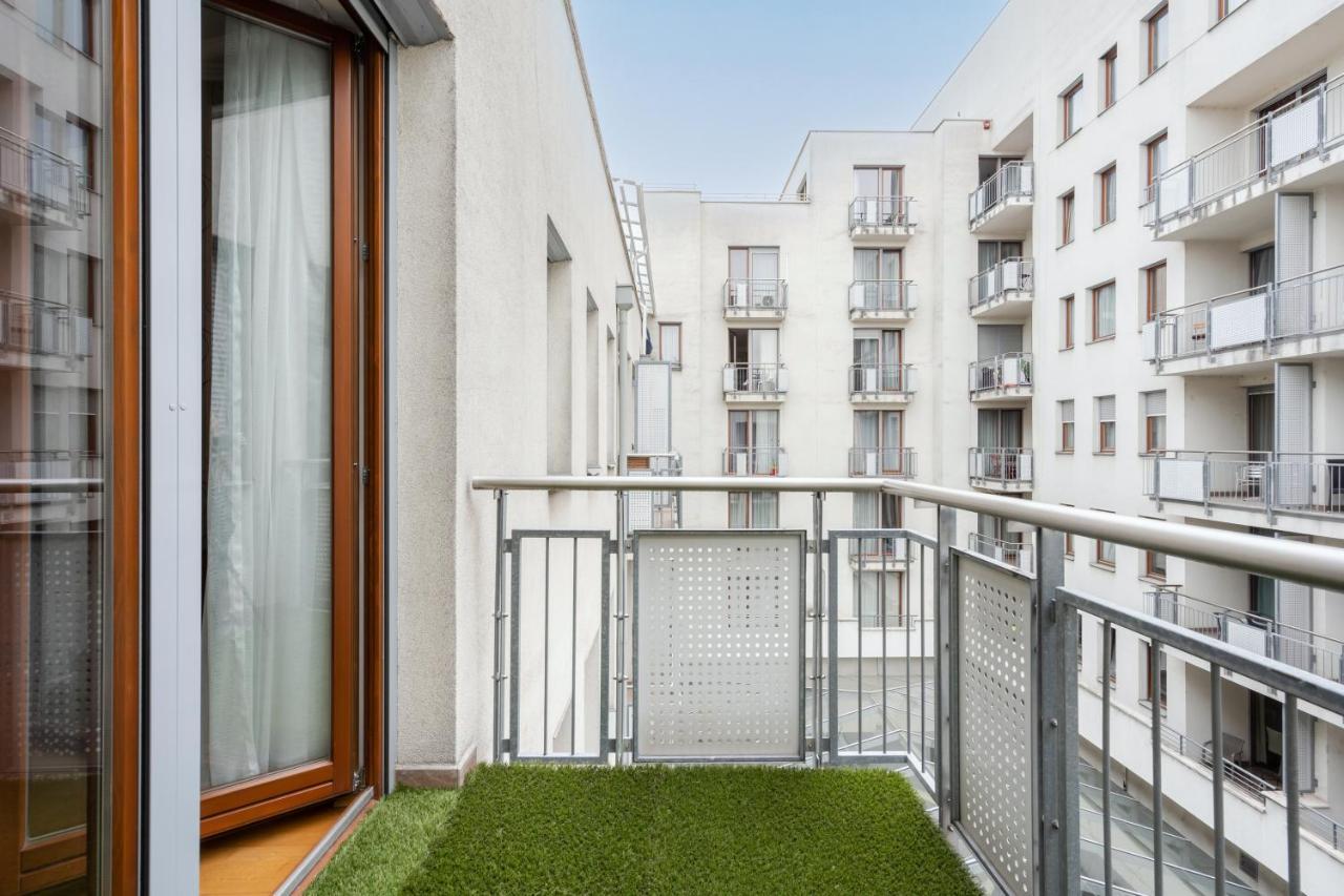Penthouse Three Bedrooms, Three Balconies Apartment With Free Parking In Kiraly Street ブダペスト エクステリア 写真