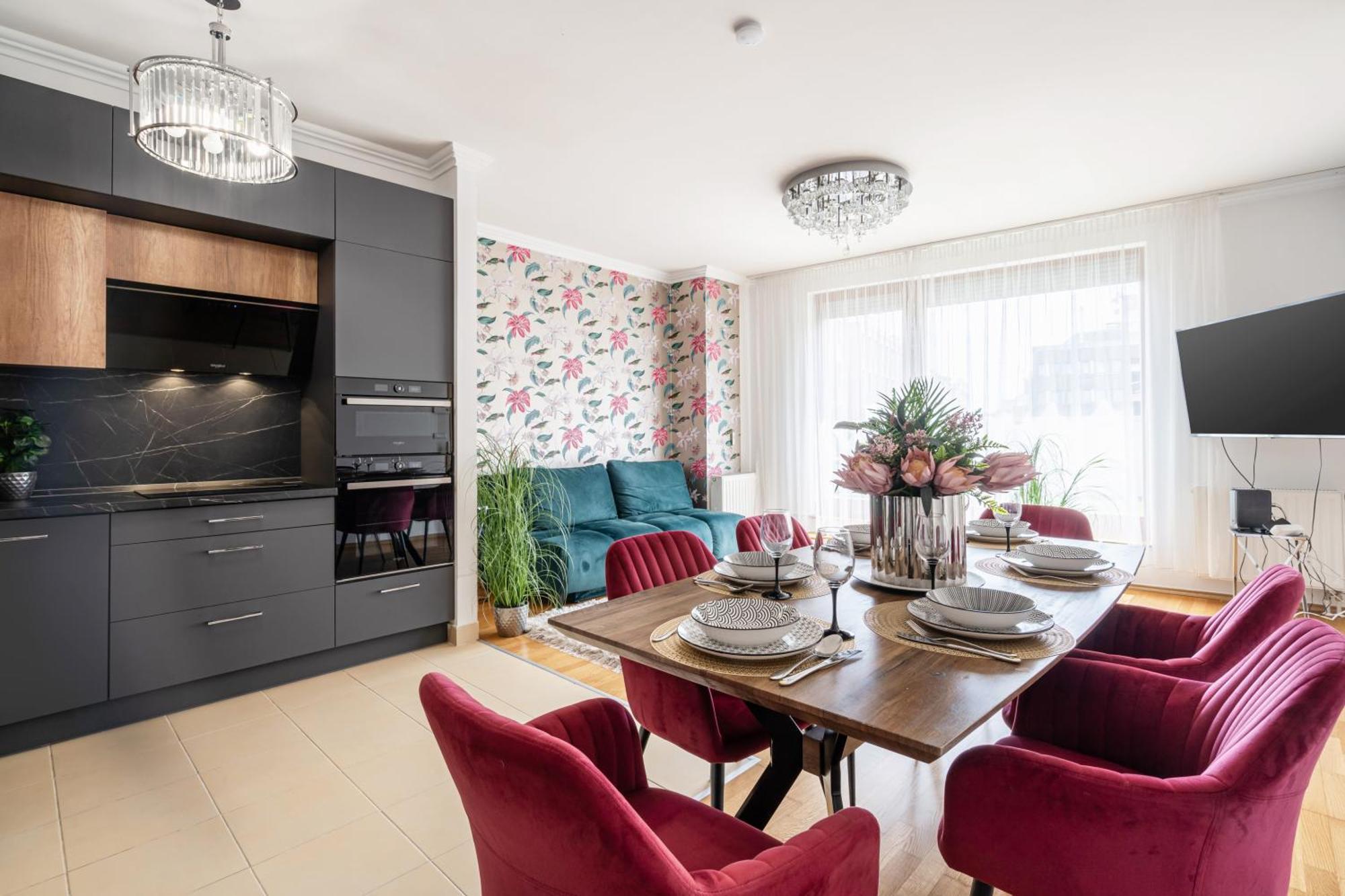 Penthouse Three Bedrooms, Three Balconies Apartment With Free Parking In Kiraly Street ブダペスト エクステリア 写真